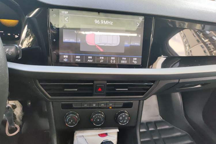 Used Volkswagen Lavida 2022 1.5L Automatic Comfort Edition Audio And AC Panel