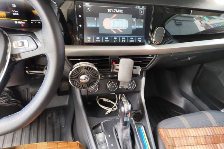 Used Volkswagen Lavida 2022 1.5L Automatic Vision Edition Audio And AC Panel