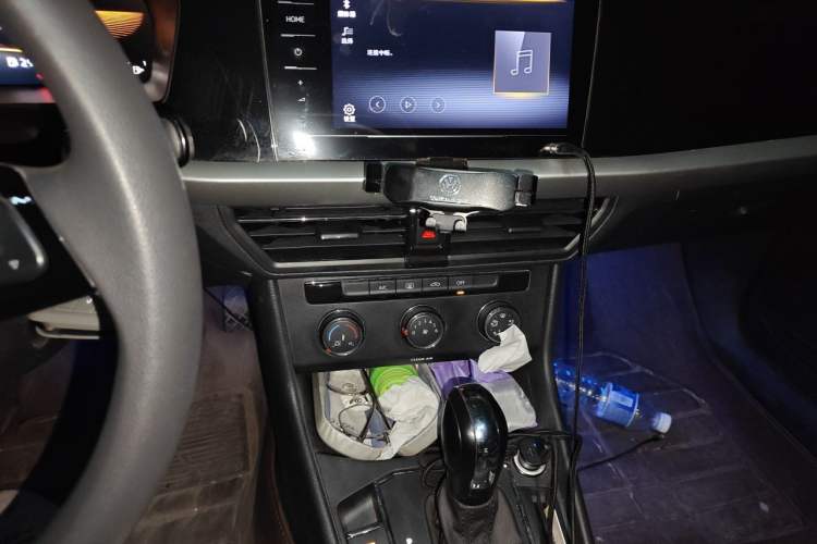 Used Volkswagen Lavida 2022 1.5L Automatic Comfort Edition Audio And AC Panel