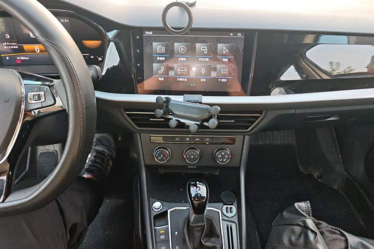 Used Volkswagen Lavida 2022 1.5L Automatic Comfort Edition Audio And AC Panel