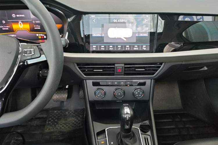 Used Volkswagen Lavida 2022 1.5L Automatic Comfort Edition Audio And AC Panel