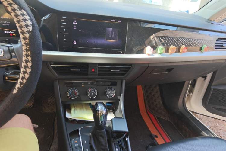 Used Volkswagen Lavida 2022 1.5L Automatic Comfort Edition Audio And AC Panel