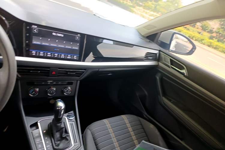 Used Volkswagen Lavida 2022 280TSI DSG Comfort Edition Audio And AC Panel