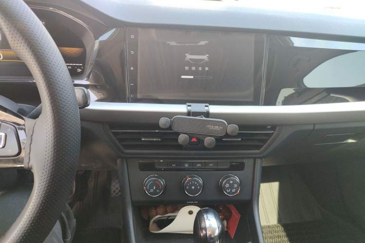 Used Volkswagen Lavida 2022 1.5L Automatic Comfort Edition Audio And AC Panel