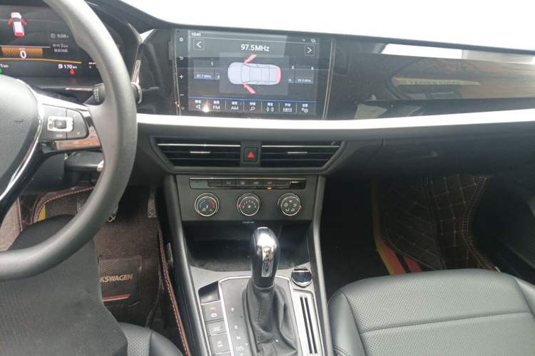 Used Volkswagen Lavida 2022 1.5L Automatic Comfort Edition Audio And AC Panel
