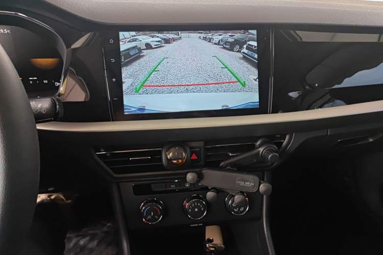 Used Volkswagen Lavida 2022 1.5L Automatic Comfort Edition Audio And AC Panel