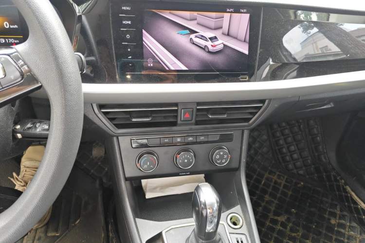 Used Volkswagen Lavida 2022 1.5L Automatic Comfort Edition Audio And AC Panel