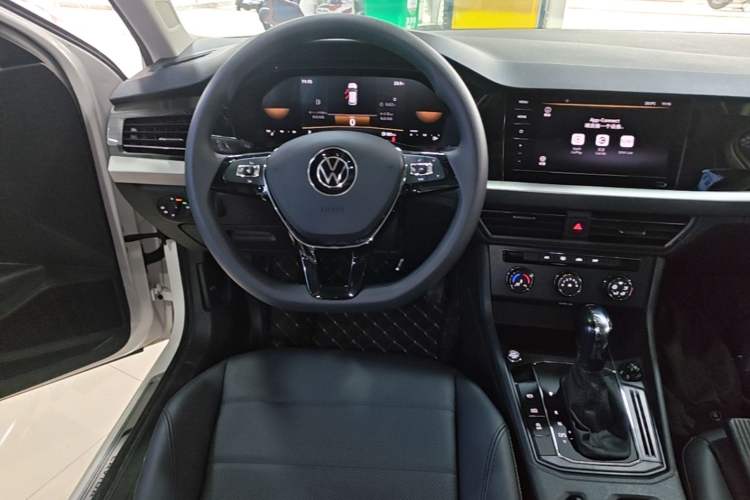 Used Volkswagen Lavida 2022 1.5L Automatic Comfort Edition Audio And AC Panel