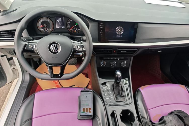 Used Volkswagen Lavida 2022 1.5L Automatic Fashion Edition Center Console
