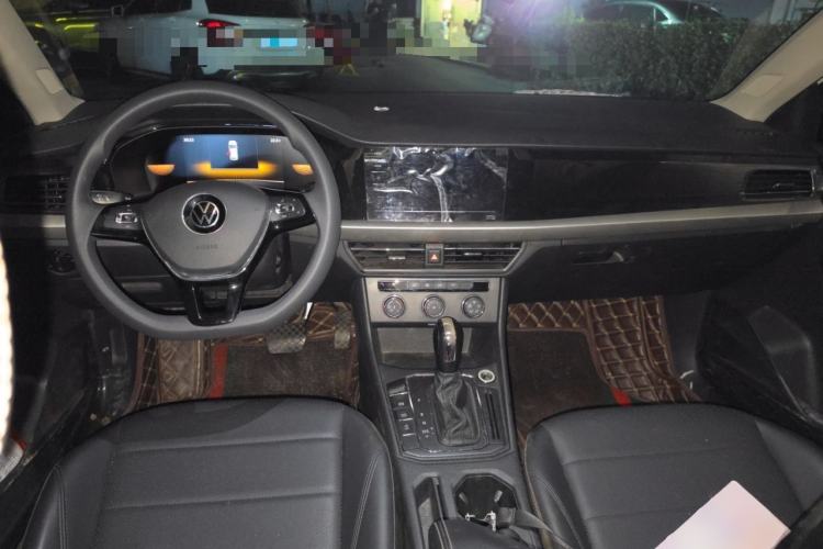 Used Volkswagen Lavida 2022 1.5L Automatic Comfort Edition Center Console
