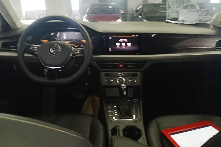 Used Volkswagen Lavida 2022 1.5L Automatic Comfort Edition Center Console