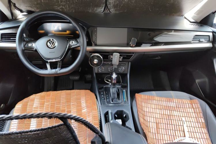 Used Volkswagen Lavida 2022 1.5L Automatic Vision Edition Center Console