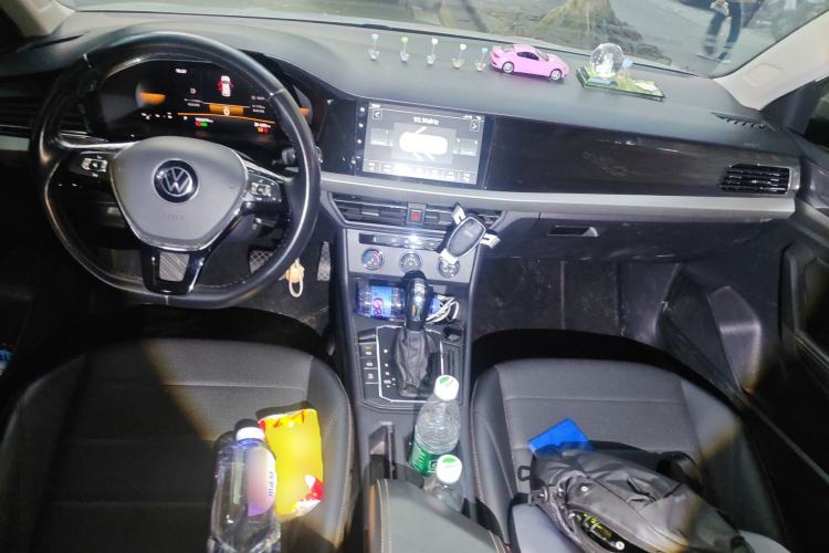 Used Volkswagen Lavida 2022 1.5L Automatic Comfort Edition Center Console