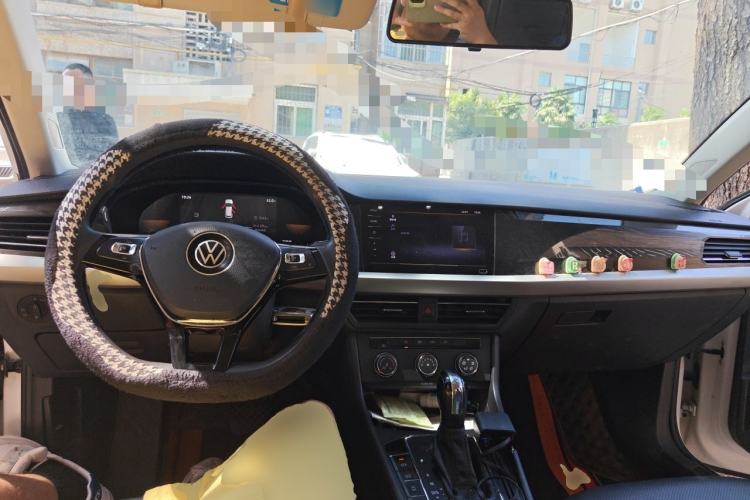 Used Volkswagen Lavida 2022 1.5L Automatic Comfort Edition Center Console