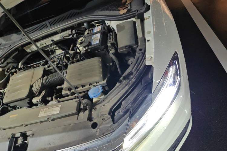 Used Volkswagen Lavida 2022 1.5L Automatic Comfort Edition Engine Bay Left