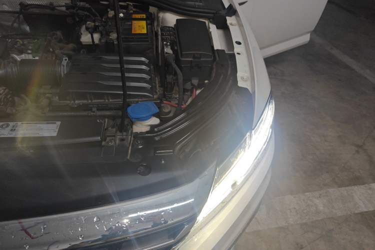 Used Volkswagen Lavida 2022 1.5L Automatic Comfort Edition Engine Bay Left