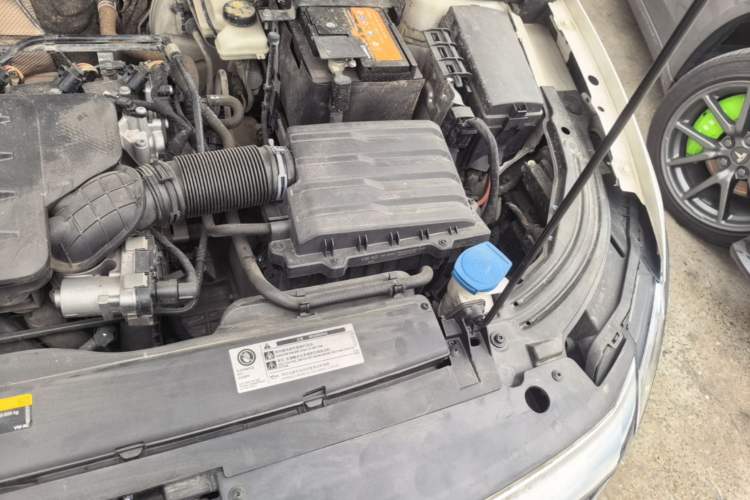 Used Volkswagen Lavida 2022 1.5L Automatic Comfort Edition Engine Bay Left