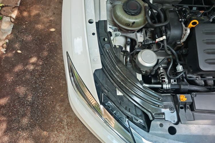 Used Volkswagen Lavida 2022 1.5L Automatic Fashion Edition Engine Bay Right