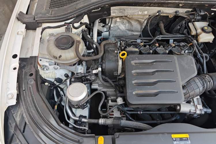 Used Volkswagen Lavida 2022 1.5L Automatic Comfort Edition Engine Bay Right