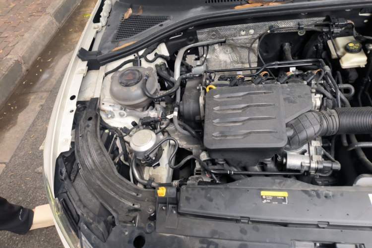 Used Volkswagen Lavida 2022 1.5L Automatic Comfort Edition Engine Bay Right