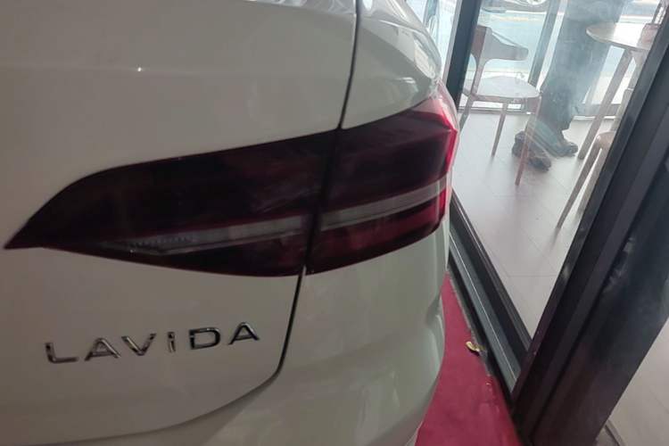 Used Volkswagen Lavida 2022 1.5L Automatic Fashion Edition Exterior 3