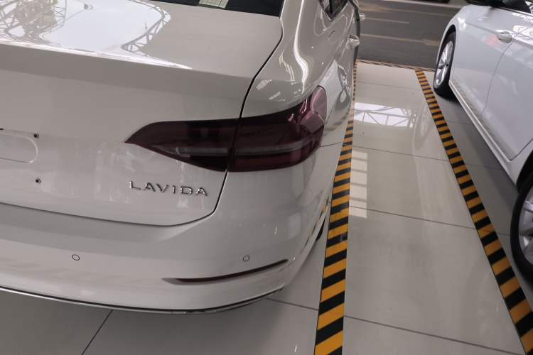 Used Volkswagen Lavida 2022 1.5L Automatic Comfort Edition Exterior 3