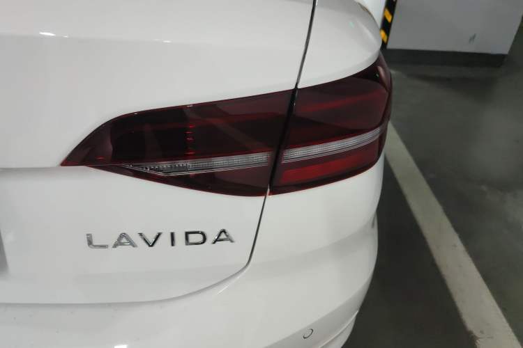 Used Volkswagen Lavida 2022 1.5L Automatic Comfort Edition Exterior 3