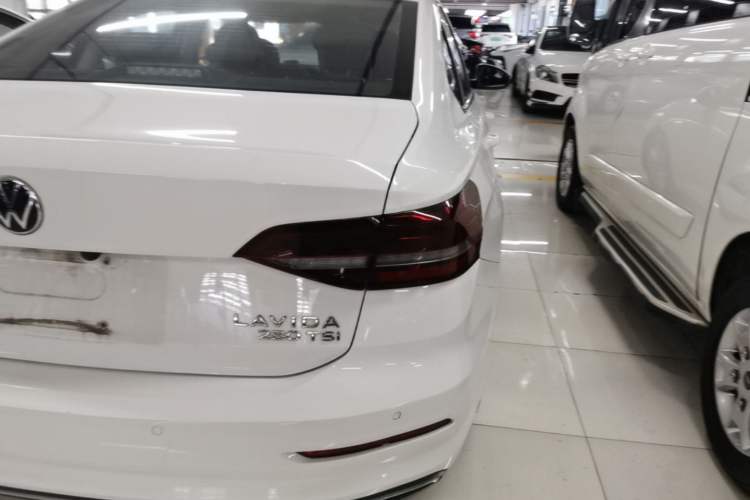 Used Volkswagen Lavida 2022 280TSI DSG Comfort Edition Exterior 3