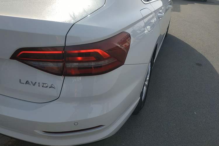 Used Volkswagen Lavida 2022 1.5L Automatic Fashion Edition Exterior 6