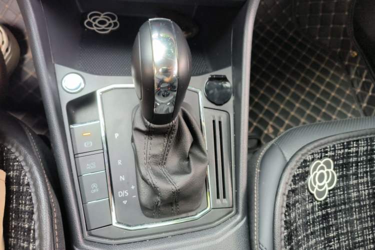 Used Volkswagen Lavida 2022 1.5L Automatic Comfort Edition Gear Lever