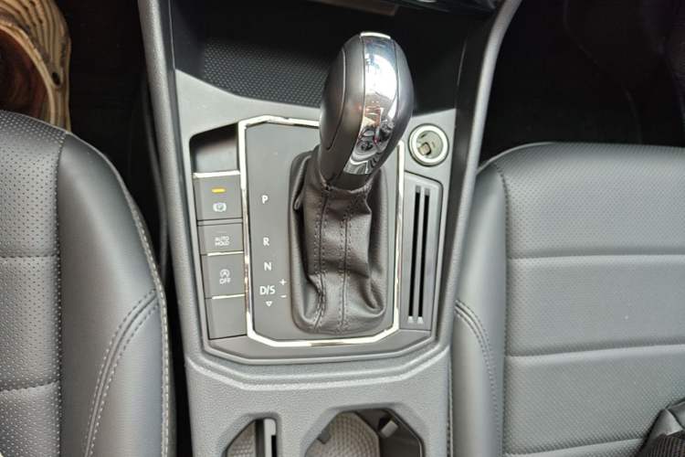 Used Volkswagen Lavida 2022 1.5L Automatic Comfort Edition Gear Lever
