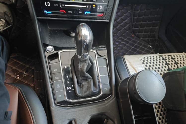 Used Volkswagen Lavida 2022 280TSI DSG Luxury Edition Gear Lever