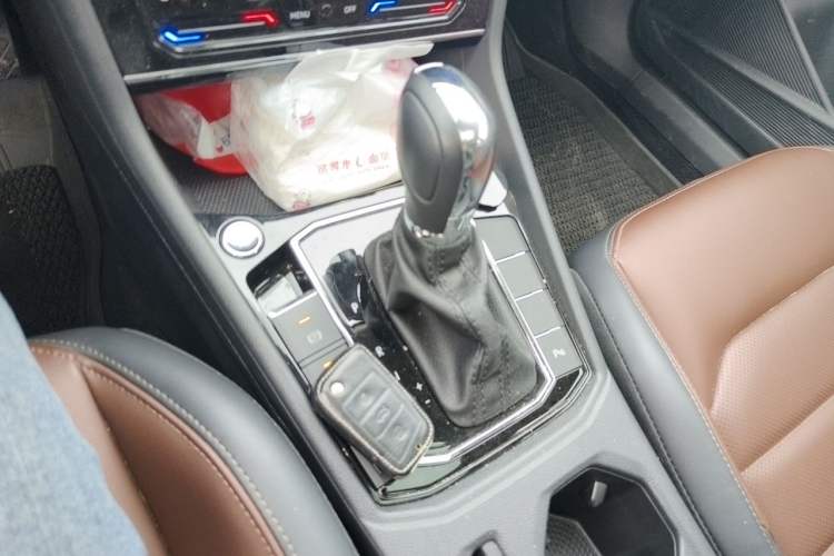 Used Volkswagen Lavida 2022 280TSI DSG Luxury Edition Gear Lever