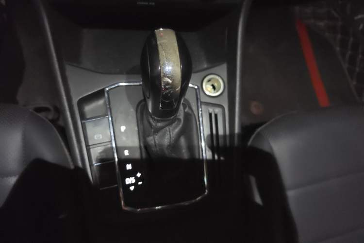 Used Volkswagen Lavida 2022 1.5L Automatic Comfort Edition Gear Lever