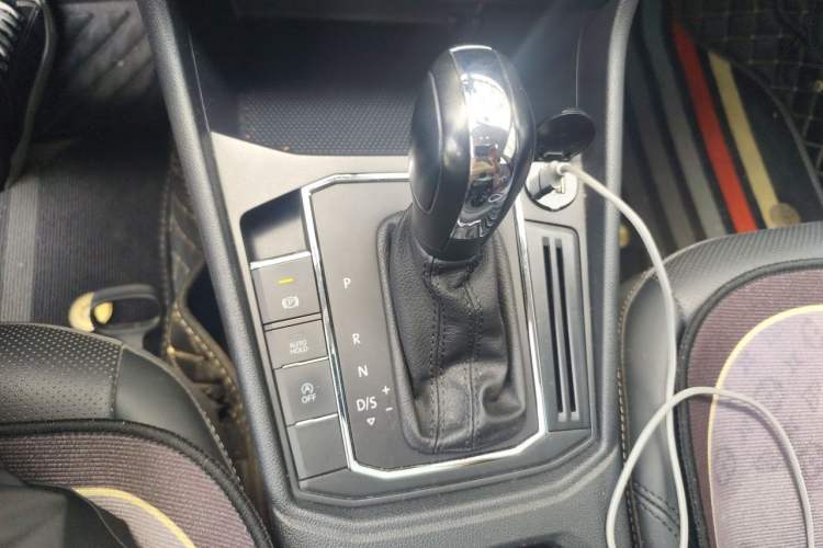 Used Volkswagen Lavida 2022 1.5L Automatic Comfort Edition Gear Lever