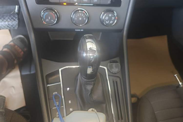 Used Volkswagen Lavida 2022 280TSI DSG Comfort Edition Gear Lever
