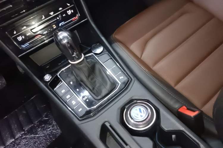 Used Volkswagen Lavida 2022 280TSI DSG Luxury Edition Gear Lever
