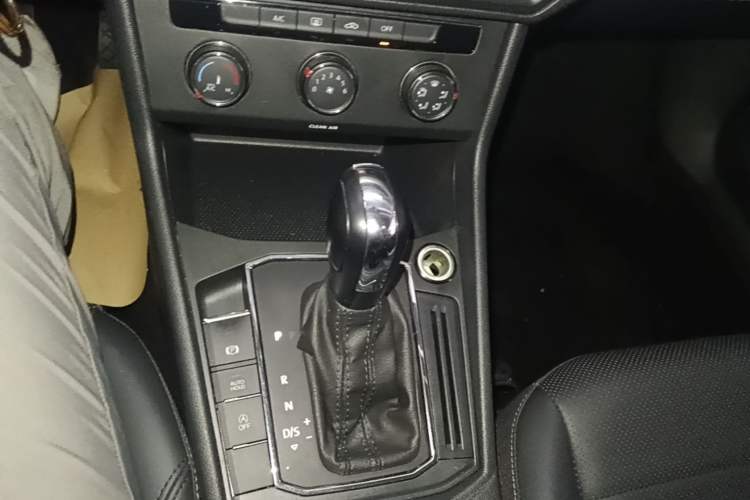Used Volkswagen Lavida 2022 1.5L Automatic Comfort Edition Gear Lever