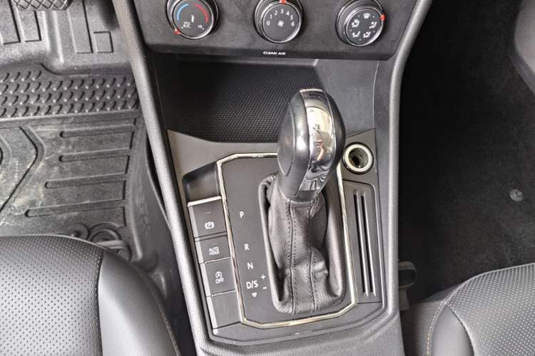 Used Volkswagen Lavida 2022 1.5L Automatic Comfort Edition Gear Lever