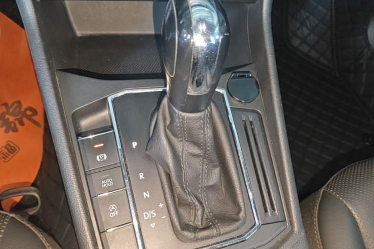 Used Volkswagen Lavida 2022 1.5L Automatic Comfort Edition Gear Lever