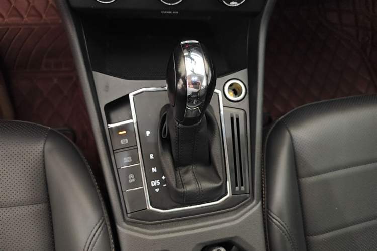 Used Volkswagen Lavida 2022 1.5L Automatic Comfort Edition Gear Lever