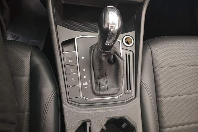 Used Volkswagen Lavida 2022 1.5L Automatic Comfort Edition Gear Lever