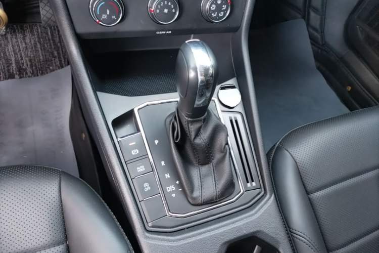 Used Volkswagen Lavida 2022 1.5L Automatic Comfort Edition Gear Lever