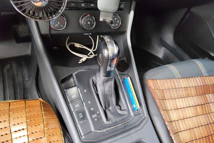 Used Volkswagen Lavida 2022 1.5L Automatic Vision Edition Gear Lever
