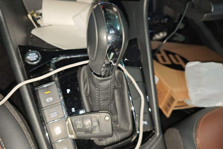 Used Volkswagen Lavida 2022 280TSI DSG Luxury Edition Gear Lever