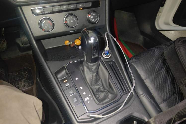 Used Volkswagen Lavida 2022 1.5L Automatic Comfort Edition Gear Lever