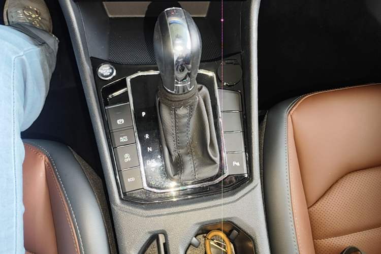 Used Volkswagen Lavida 2022 280TSI DSG Luxury Edition Gear Lever