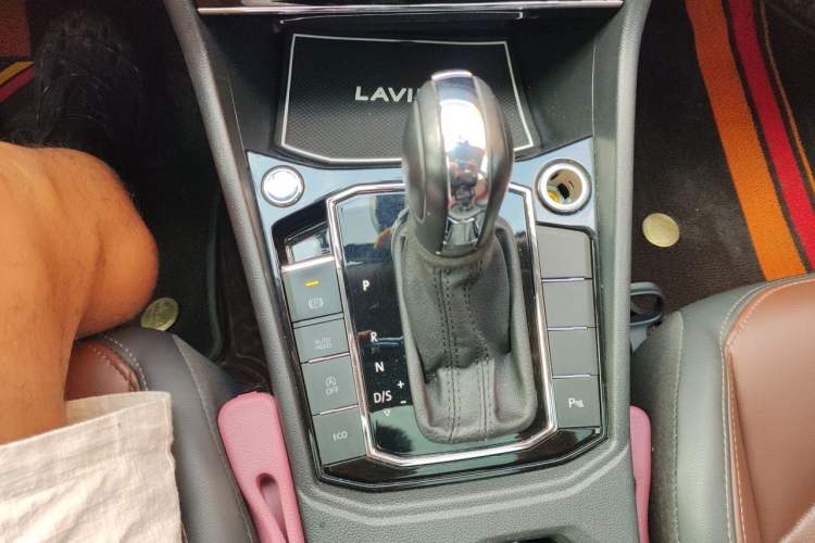 Used Volkswagen Lavida 2022 280TSI DSG Luxury Edition Gear Lever