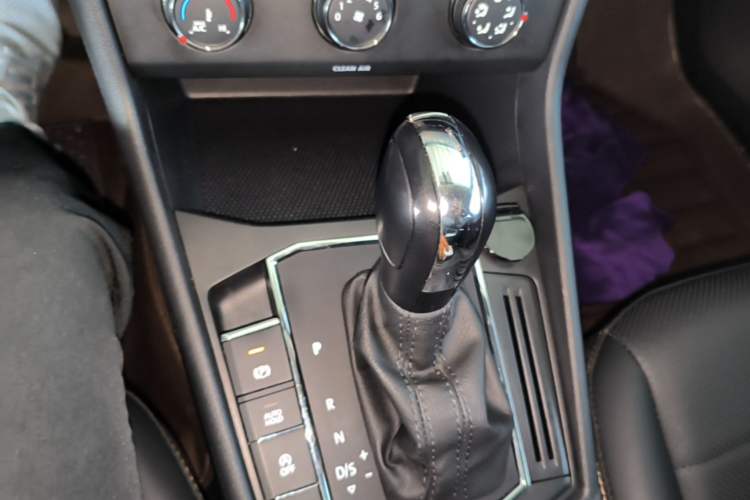 Used Volkswagen Lavida 2022 1.5L Automatic Comfort Edition Gear Lever