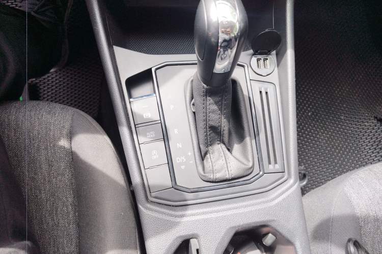 Used Volkswagen Lavida 2022 1.5L Automatic Fashion Edition Gear Lever